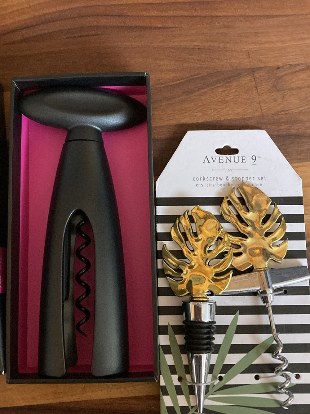 Avenue Gold Monstera Leaf Wine Stopper & Black Corkscrew Set